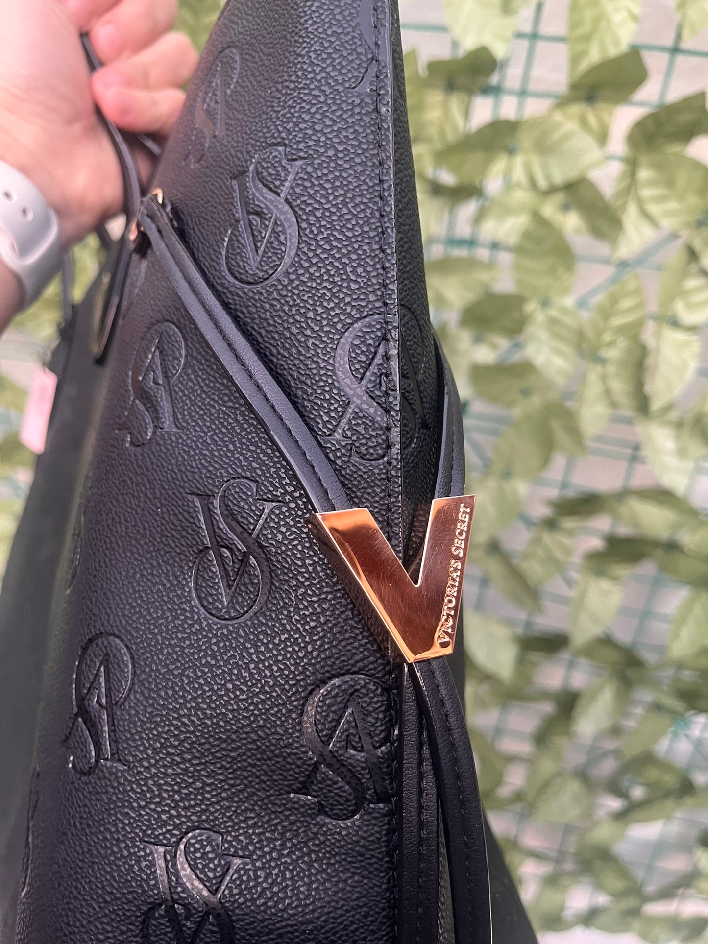 Tote negro monograma