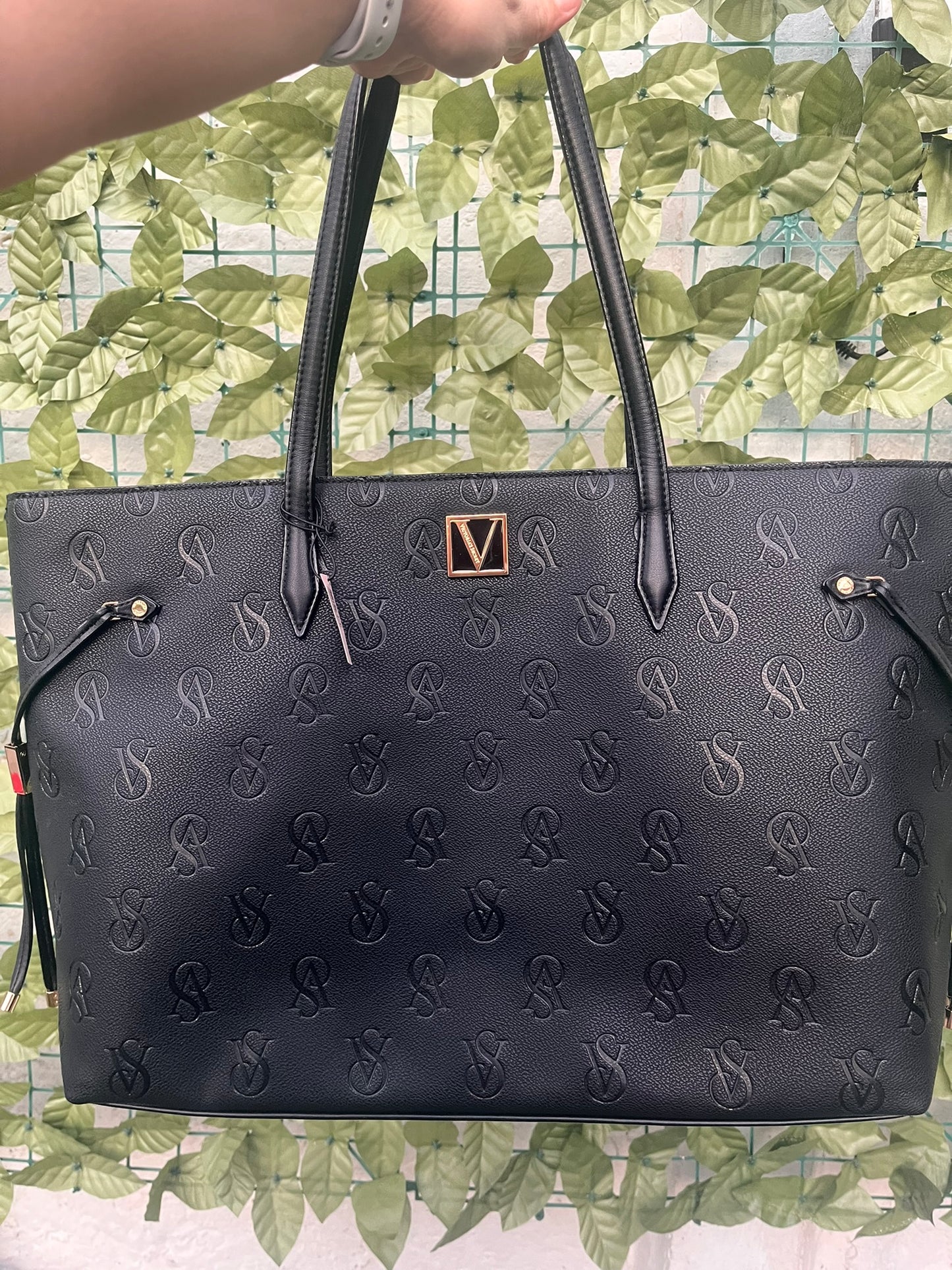 Tote negro monograma